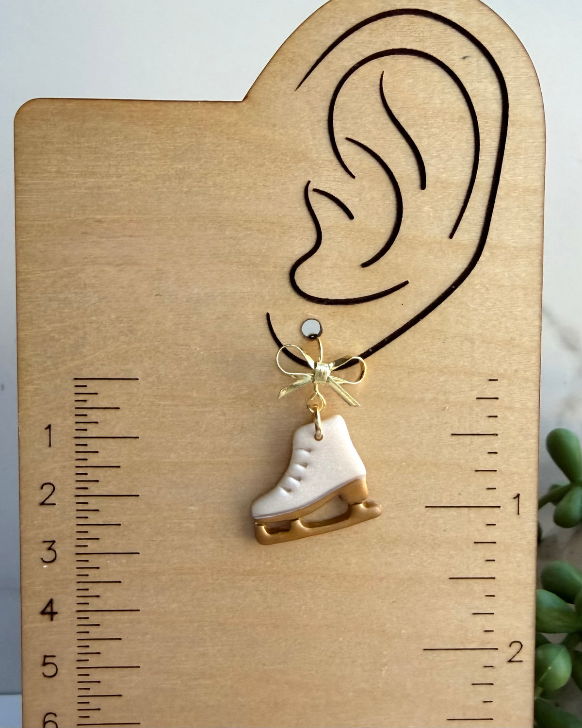 Ice Skate Bow Earrings (gold)