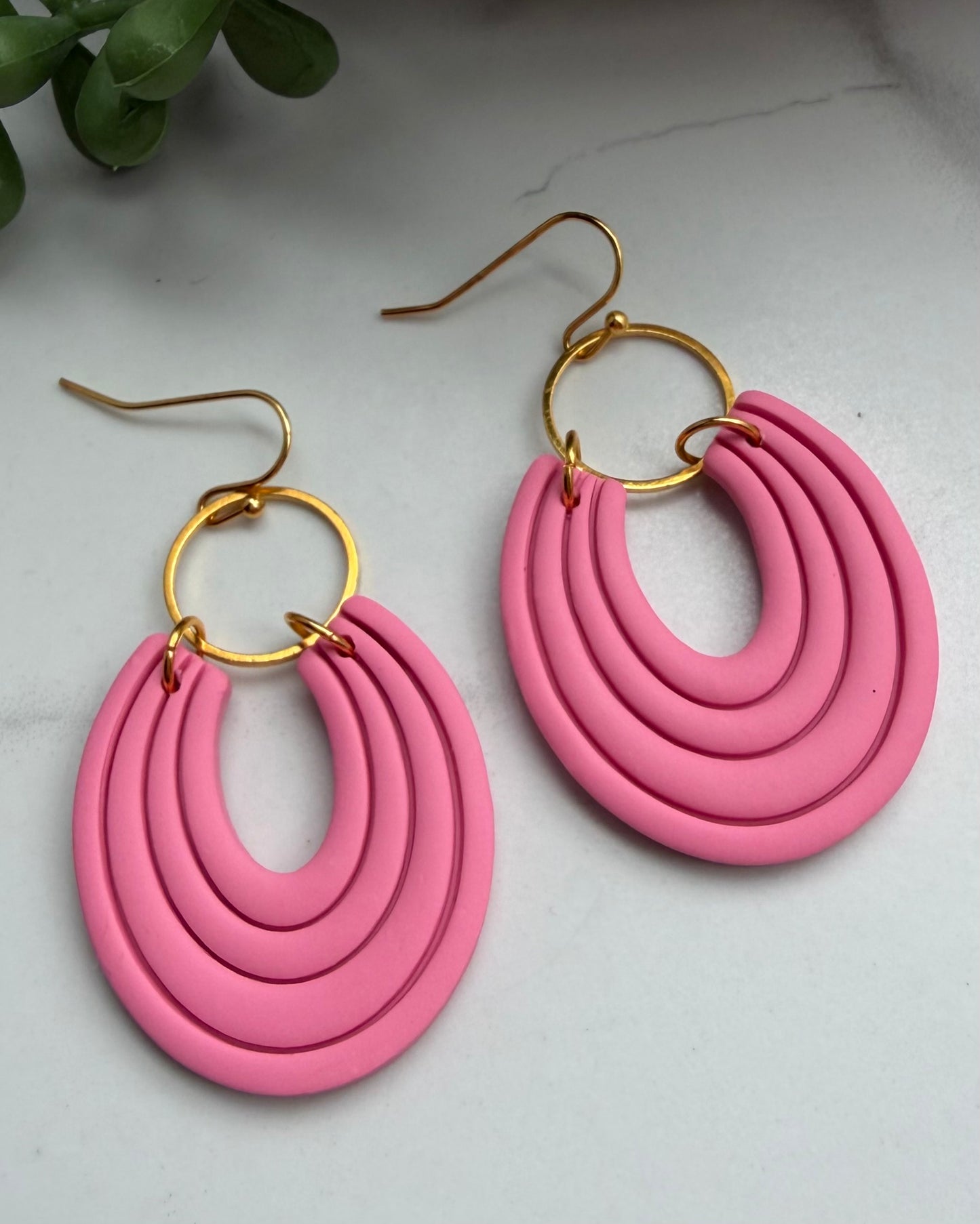 Scallop Dangle Earrings (pink)