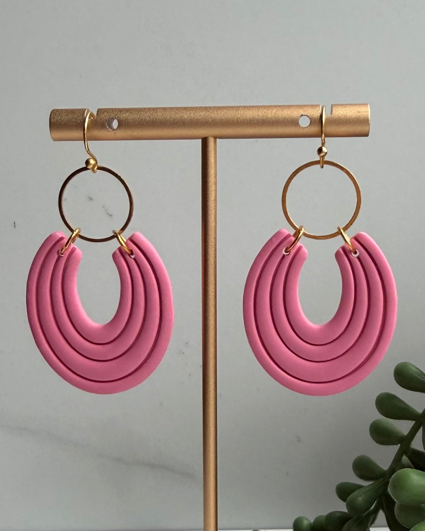 Scallop Dangle Earrings (pink)