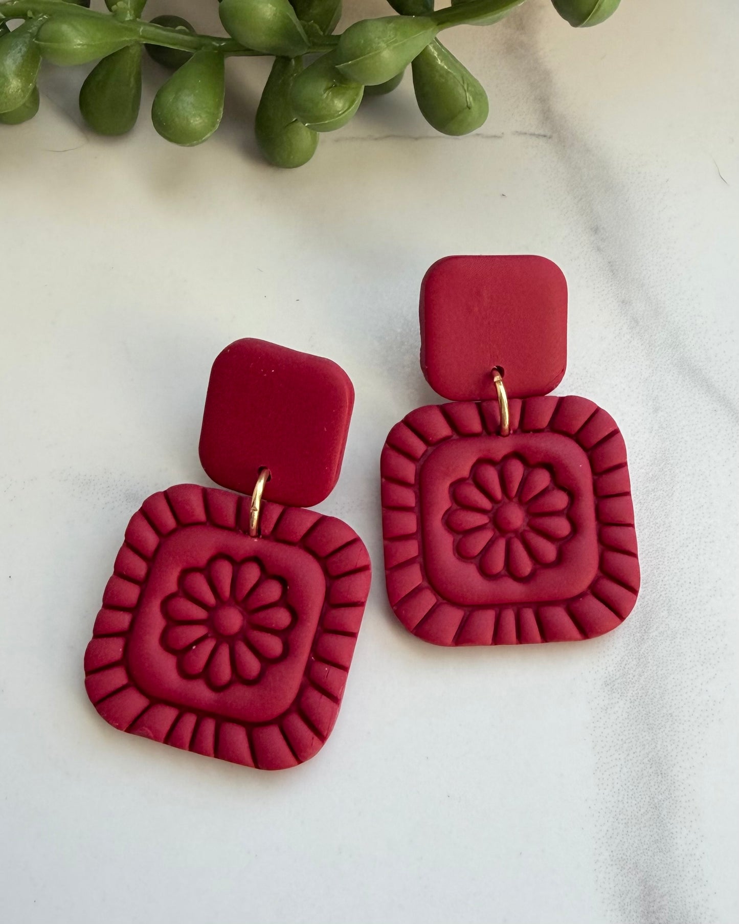 Monochrome Daisy Earrings (red)