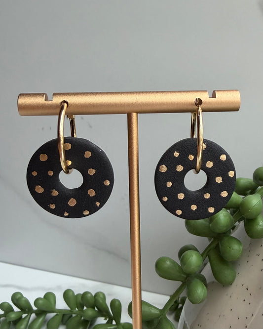 Modern Minimalist Open Circle Hoop Earrings (black)