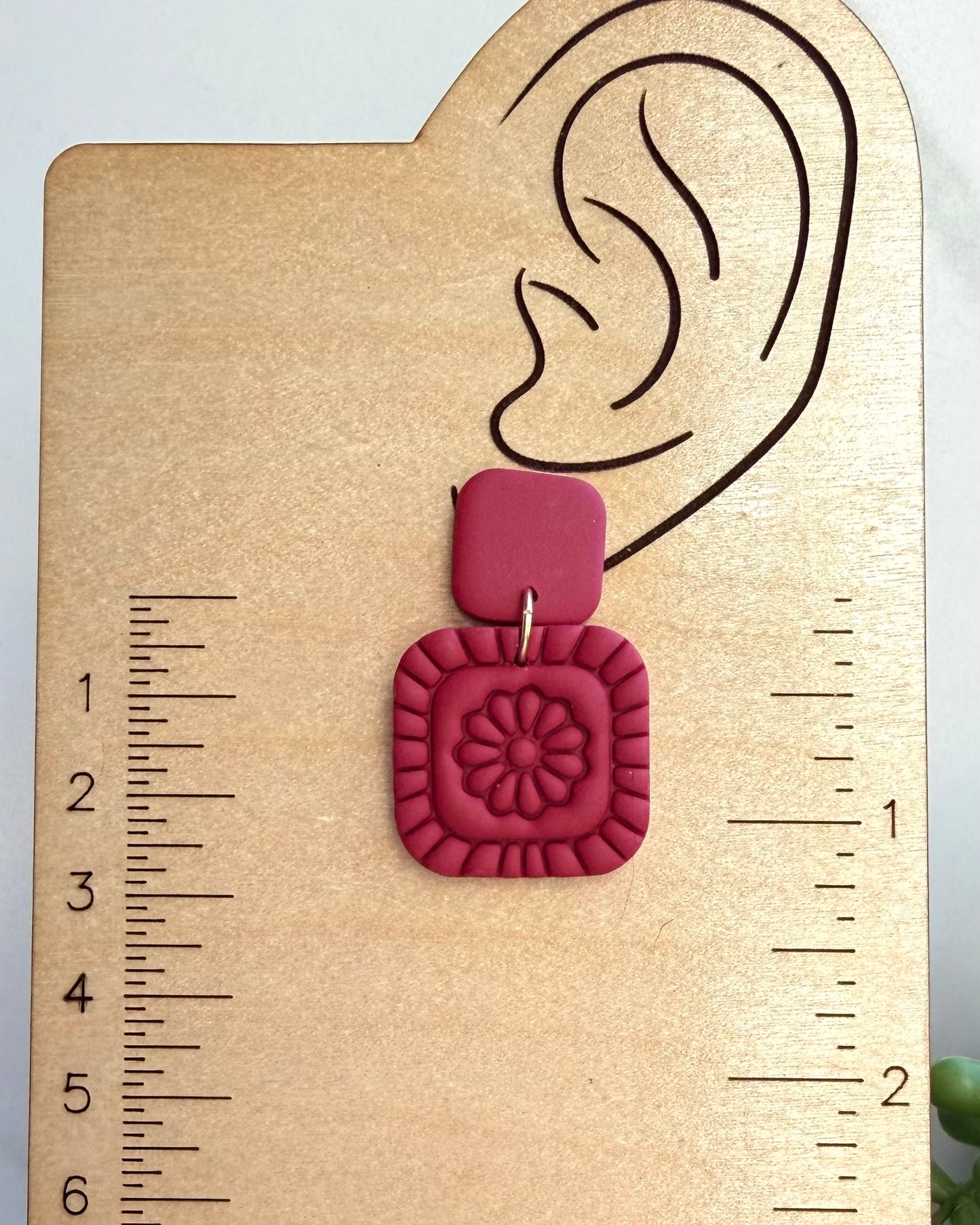 Monochrome Daisy Earrings (red)