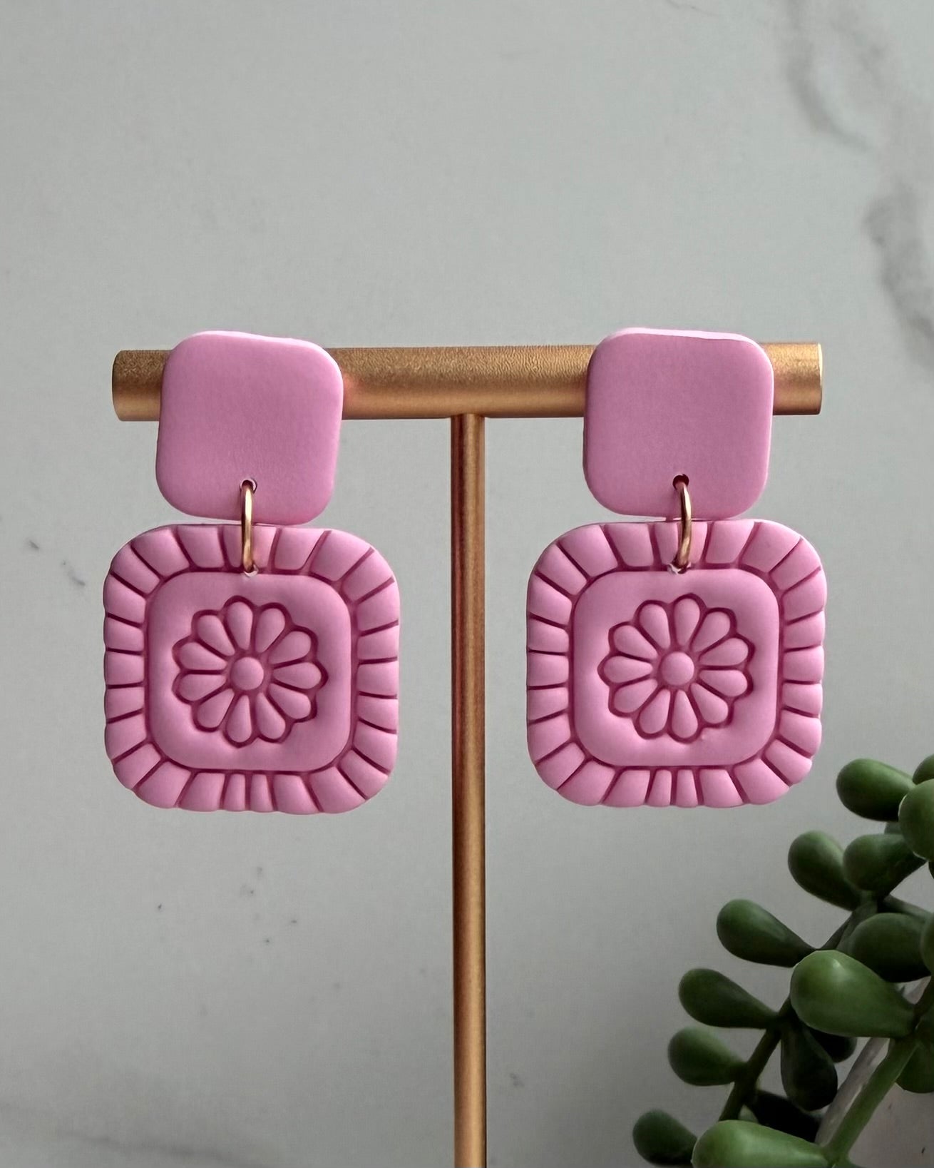 Monochrome Daisy Earrings (pink)