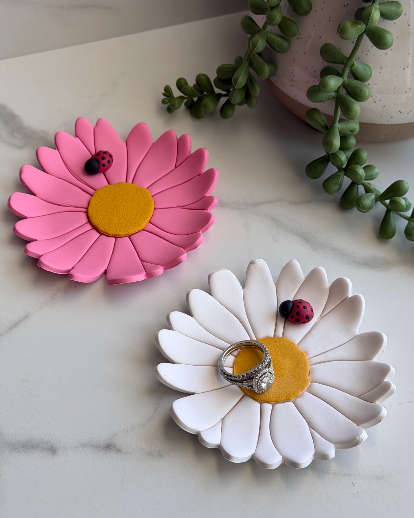 Daisy Trinket Dish (pink)