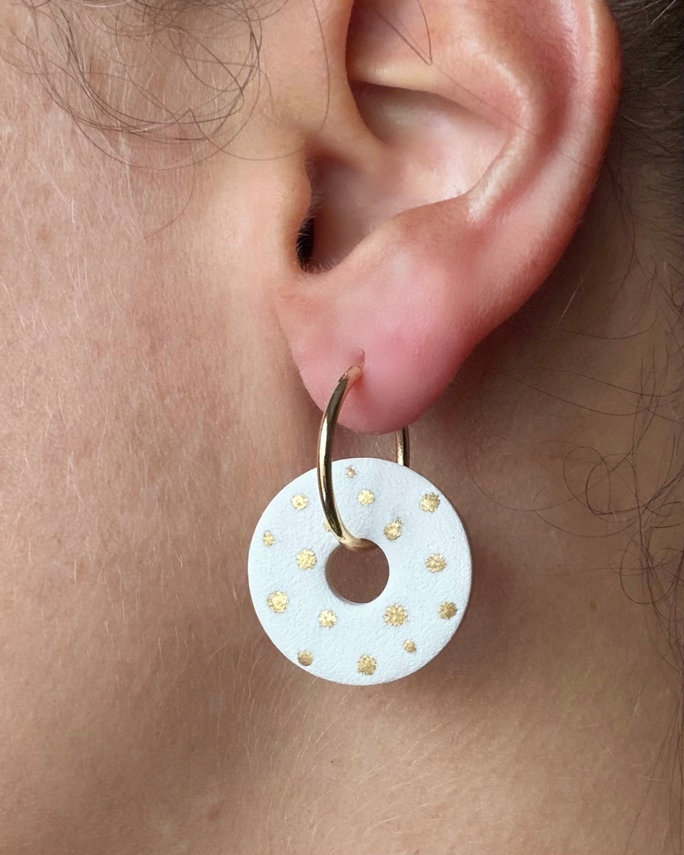 Modern Minimalist Open Circle Hoop Earrings (white)