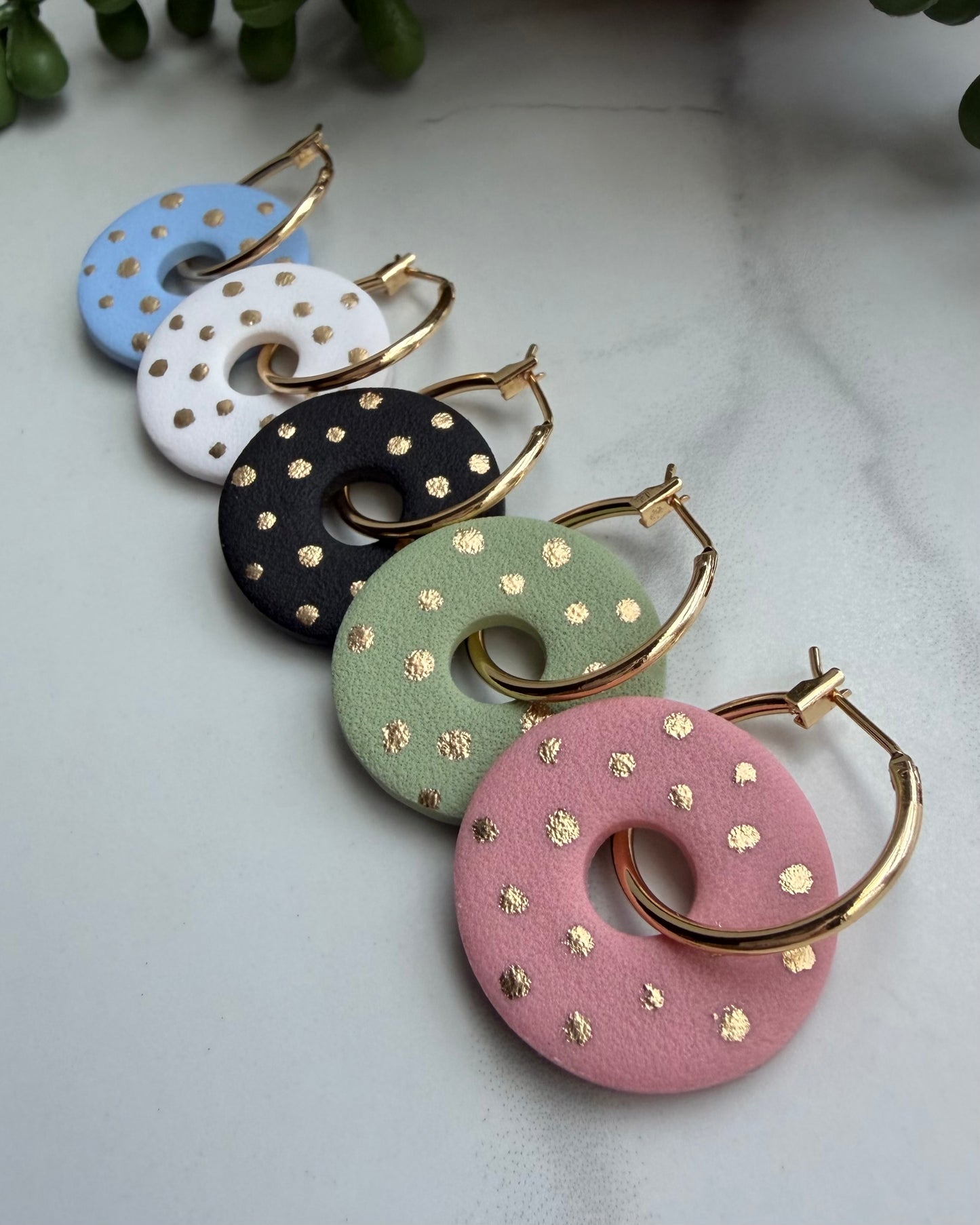 Modern Minimalist Open Circle Hoop Earrings (white)