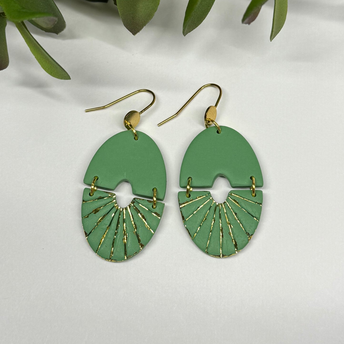 Radiant Fan Drop Earrings (green)