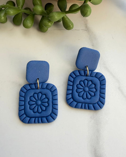 Monochrome Daisy Earrings (blue)