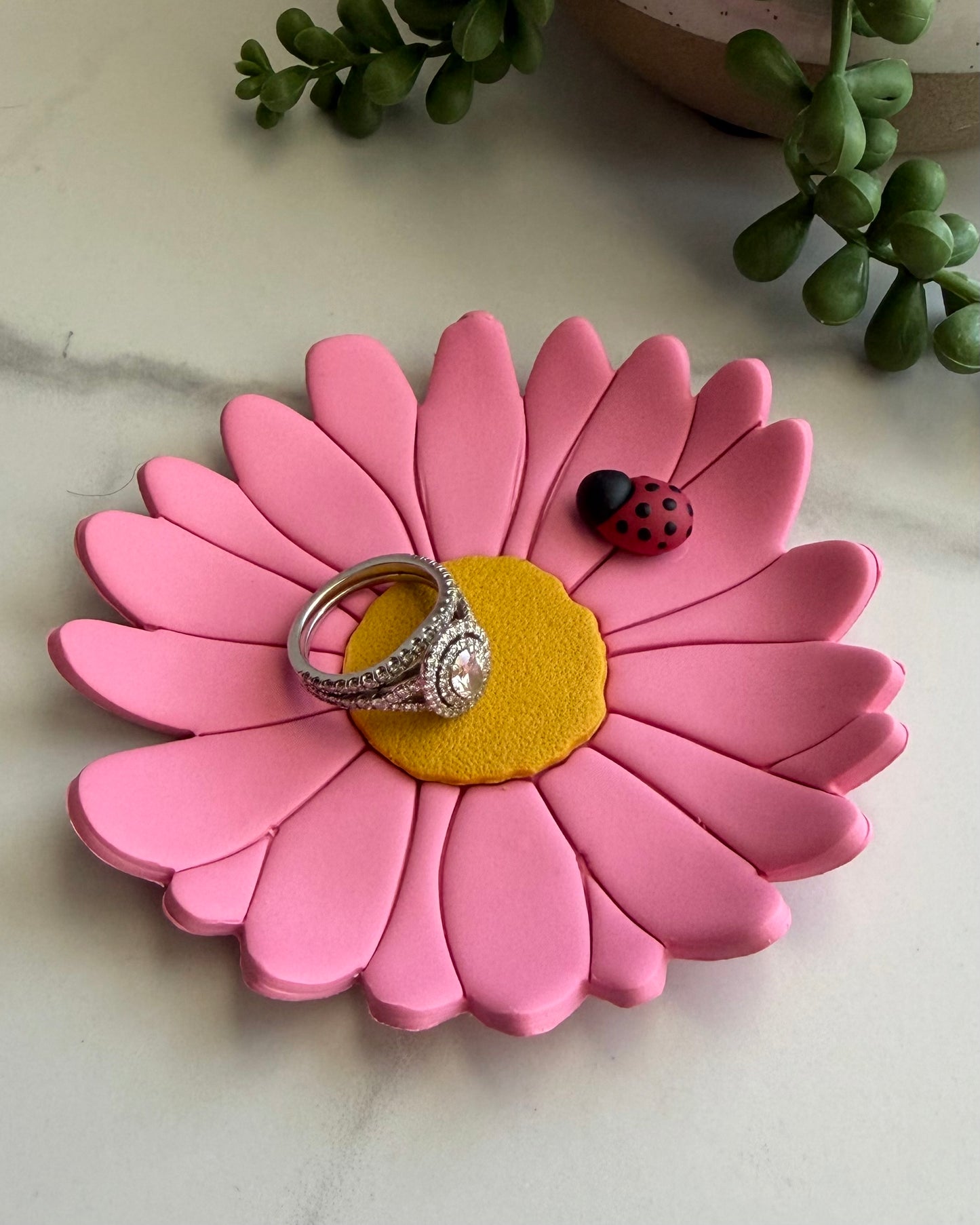 Daisy Trinket Dish (pink)