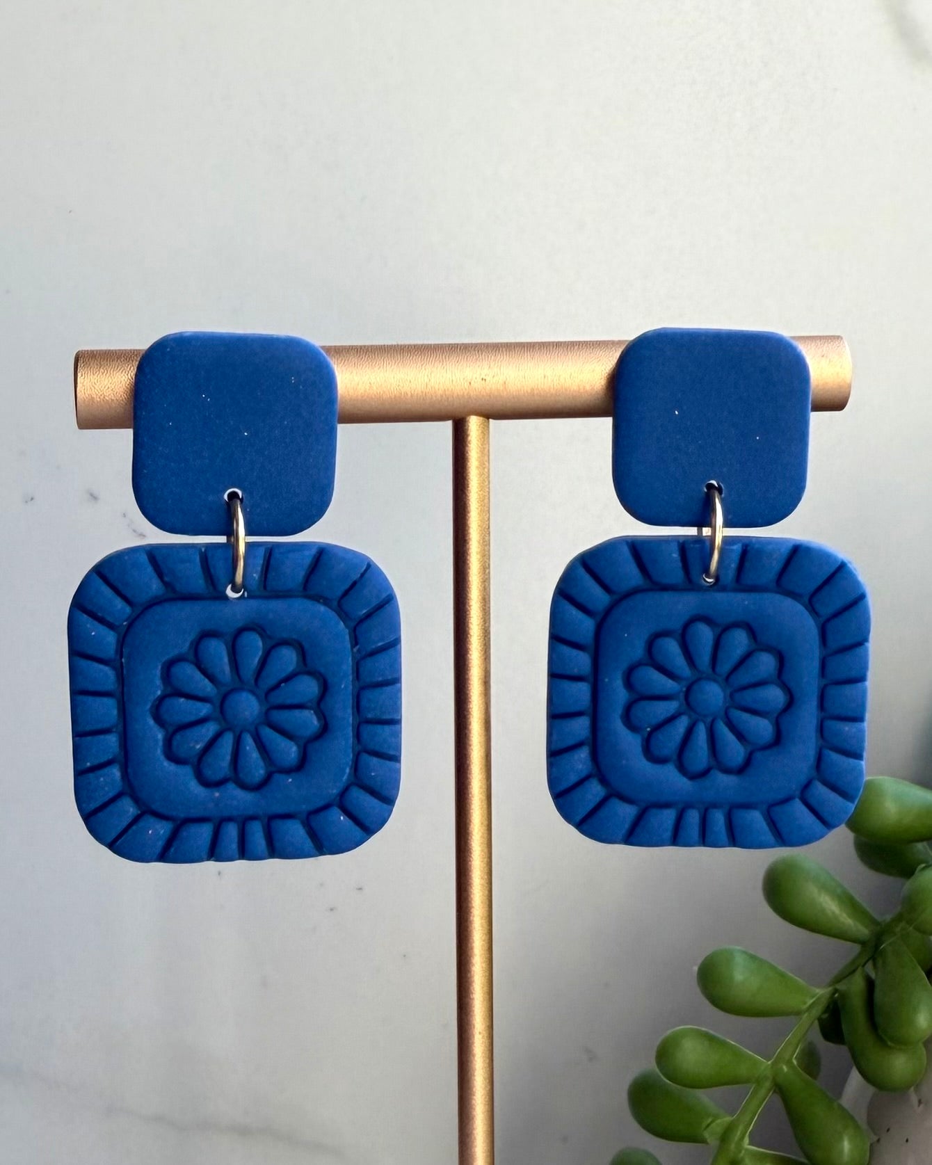 Monochrome Daisy Earrings (blue)