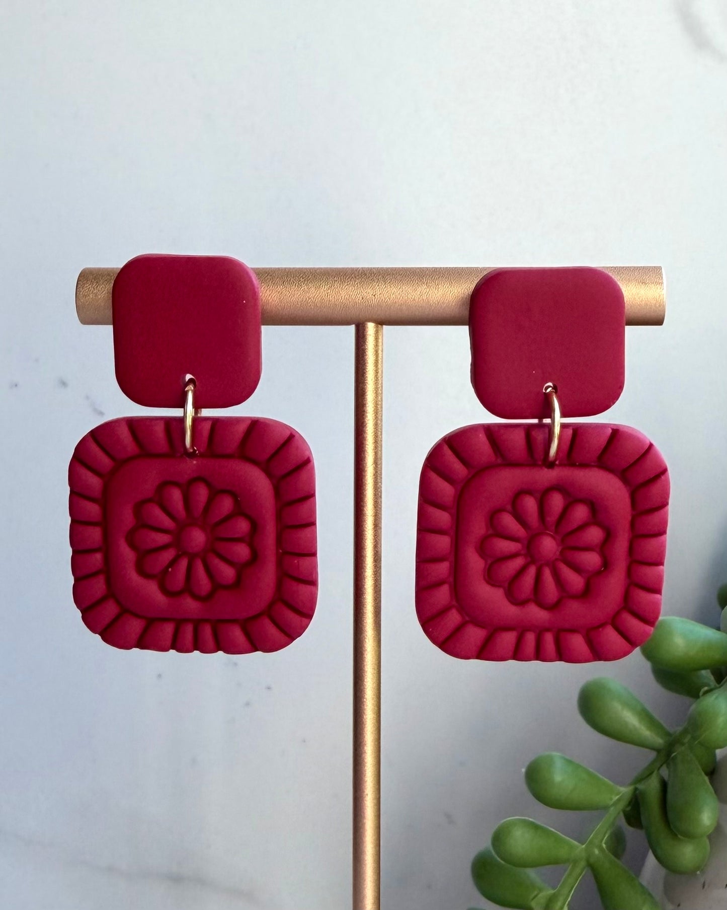 Monochrome Daisy Earrings (red)
