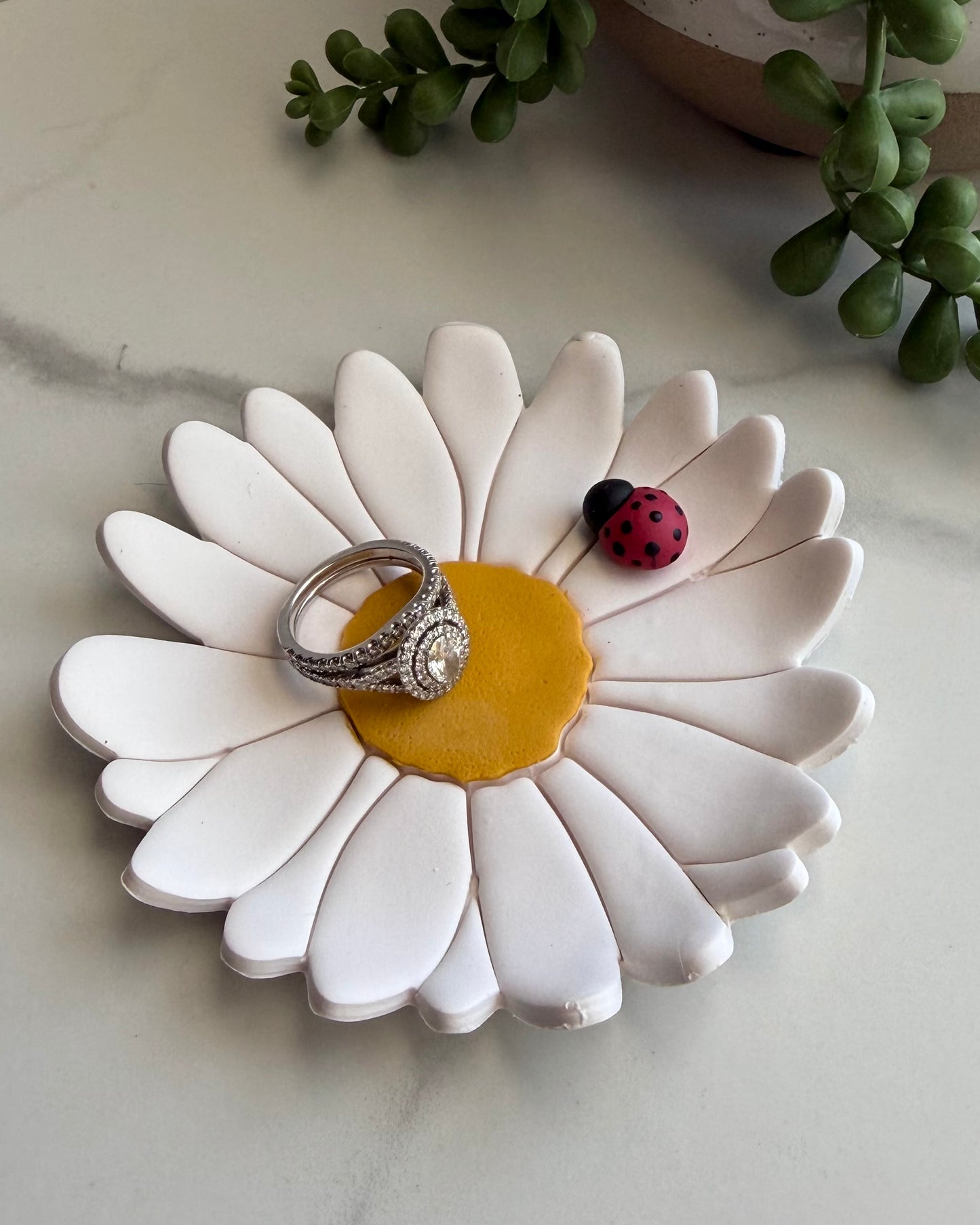 Daisy Trinket Dish (white)