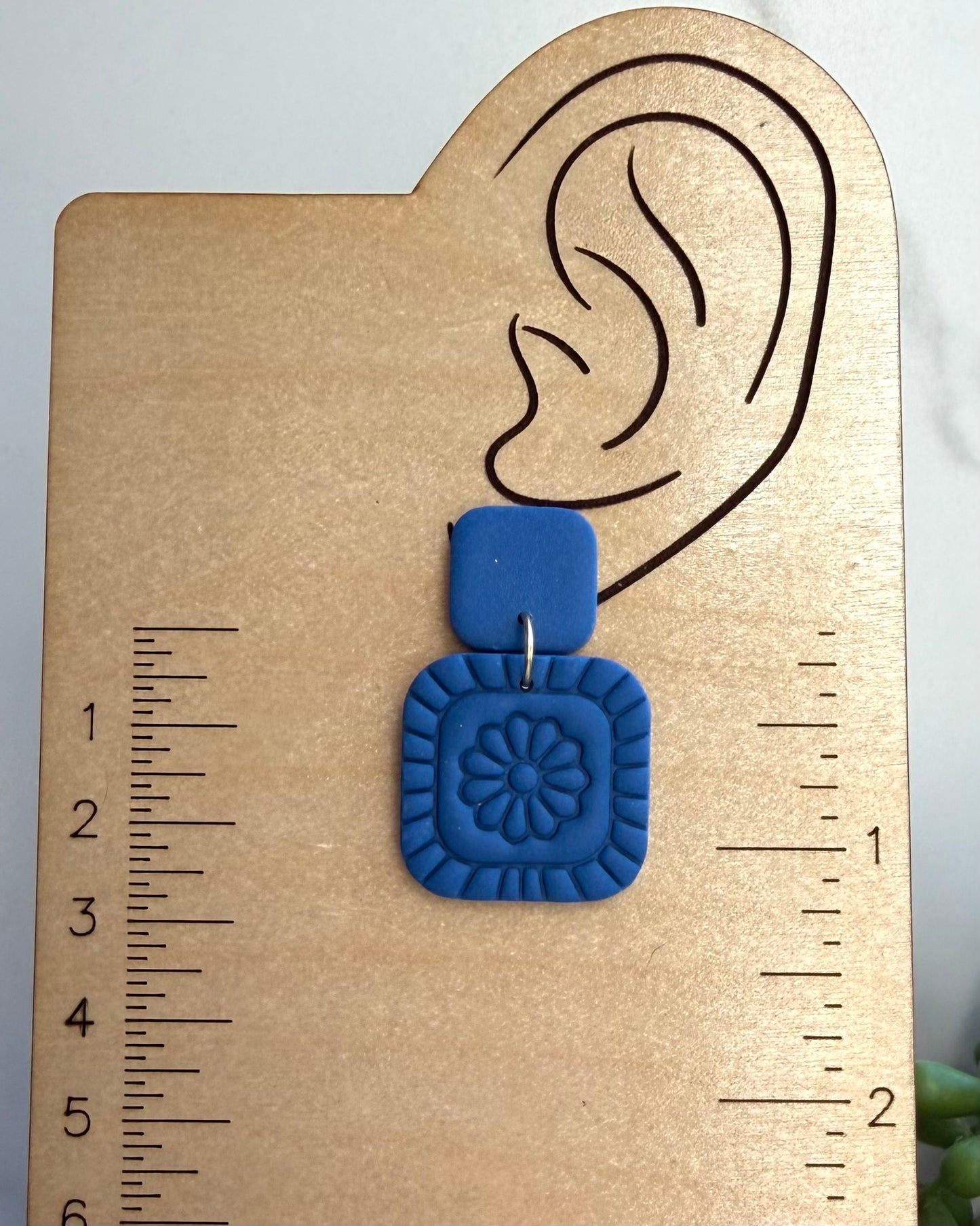Monochrome Daisy Earrings (blue)